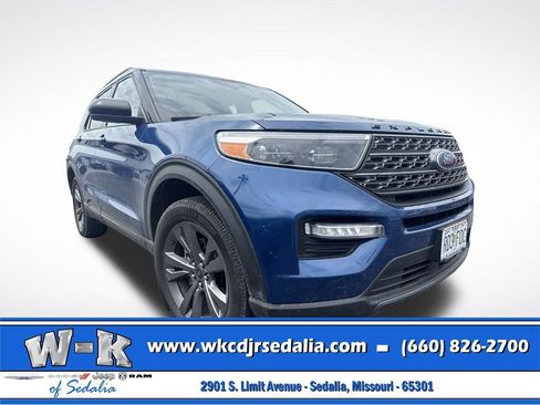 Used 2022 Ford Explorer XLT w/ Equipment Group 202A AWD/4WD image 3