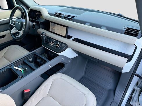 Used 2023 Land Rover Defender 110 SE image 13