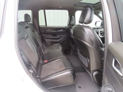 Used 2023 Jeep Grand Cherokee Altitude AWD/4WD image 28