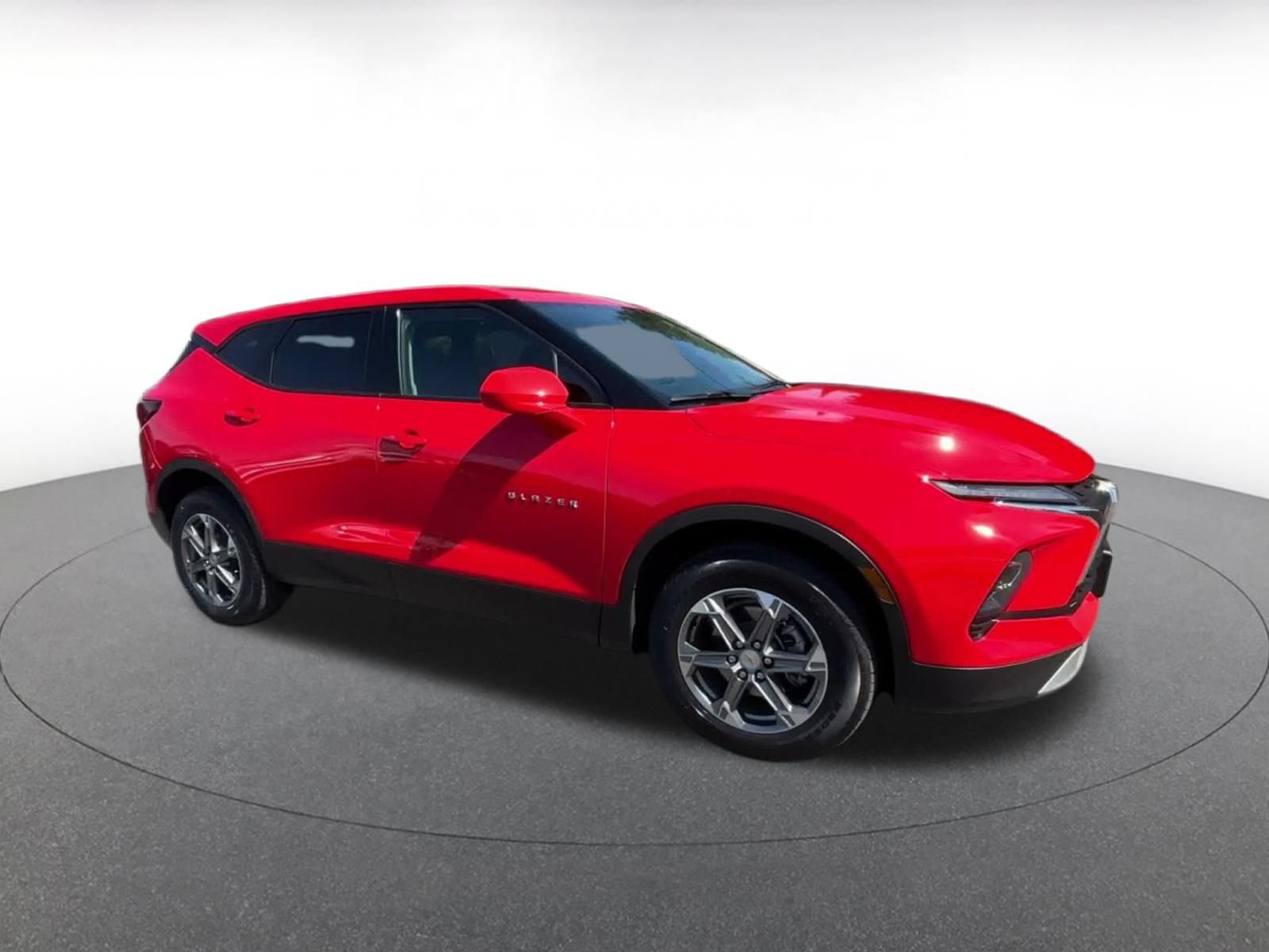 Used 2026 Chevrolet Blazer LT FWD image 2