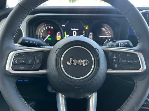 Used 2025 Jeep Wrangler Unlimited Sahara AWD/4WD image 26