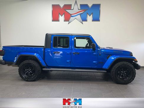 Used 2021 Jeep Gladiator Sport image 1
