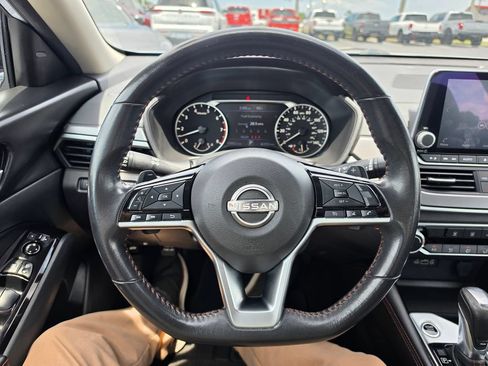 Used 2024 Nissan Altima 2.5 SR FWD image 17