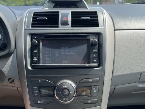 Used 2013 Toyota Corolla LE Special Edition image 18