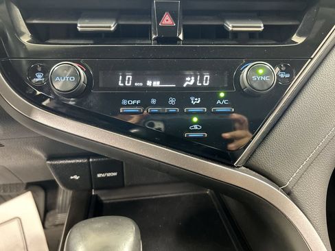 Used 2023 Toyota Camry SE FWD image 16