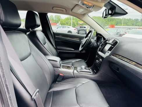 Used 2018 Chrysler 300 Limited w/ Safetytec Plus Group image 18