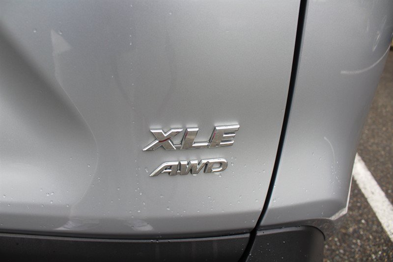 Used 2022 Toyota RAV4 XLE AWD/4WD image 27