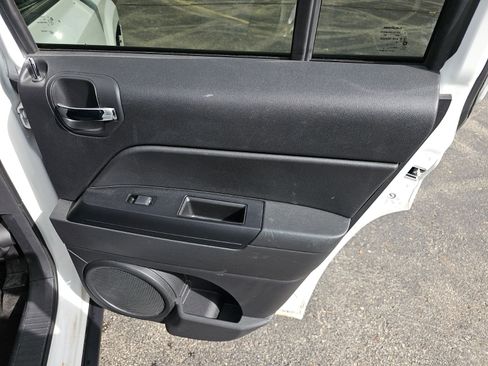 Used 2014 Jeep Patriot Latitude FWD image 16