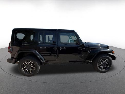 Used 2025 Jeep Wrangler Unlimited Sahara AWD/4WD image 15