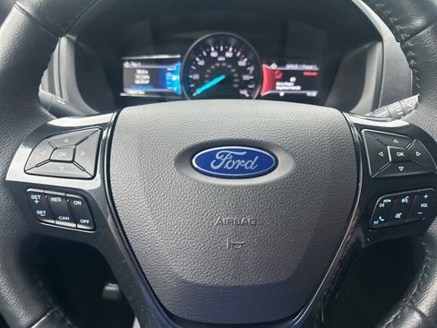 Used 2018 Ford Explorer XLT w/ Equipment Group 202A AWD/4WD image 17