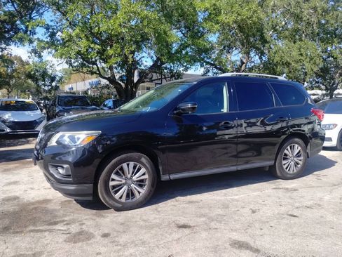 Used 2018 Nissan Pathfinder SL FWD image 3