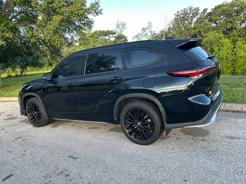 Certified 2024 Toyota Highlander XSE FWD image 4