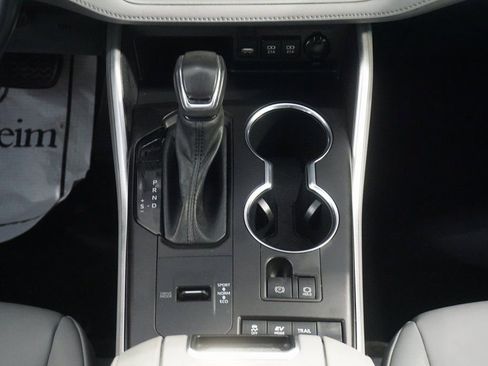 Used 2021 Toyota Highlander XLE image 29