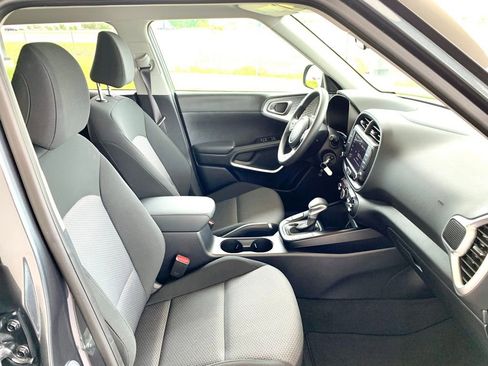 Used 2025 Kia Soul LX FWD image 25