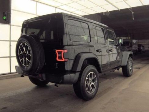 Used 2024 Jeep Wrangler Unlimited Sport AWD/4WD image 4