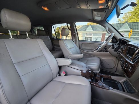 Used 2006 Toyota Sequoia SR5 image 30