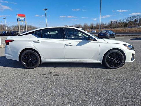 Used 2023 Nissan Altima 2.5 SR w/ SR Premium Package AWD/4WD image 8