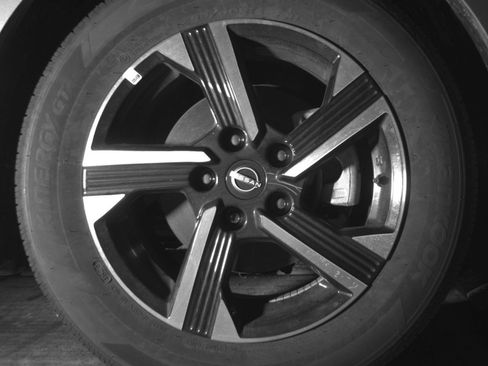 Used 2025 Nissan Sentra SV FWD image 16