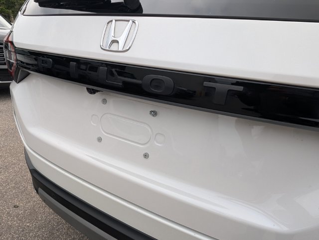 Certified 2024 Honda Pilot Touring image 8