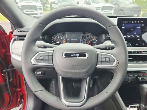 Used 2025 Jeep Compass Limited AWD/4WD image 21