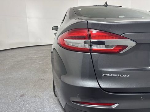 Used 2019 Ford Fusion SE image 28