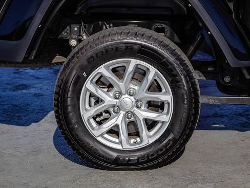 Used 2023 Jeep Gladiator Sport AWD/4WD image 12