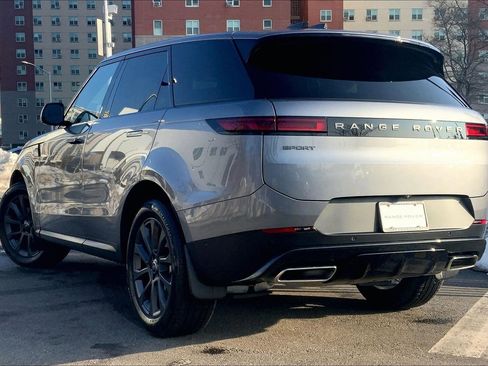Used 2025 Land Rover Range Rover Sport image 11