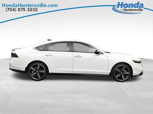Used 2024 Honda Accord Sport image 9
