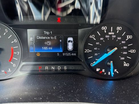 Used 2019 Ford Explorer XLT FWD image 12