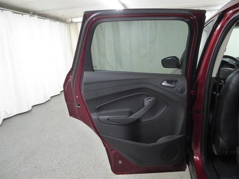 Used 2017 Ford Escape SE w/ SE Leather Comfort Package image 28