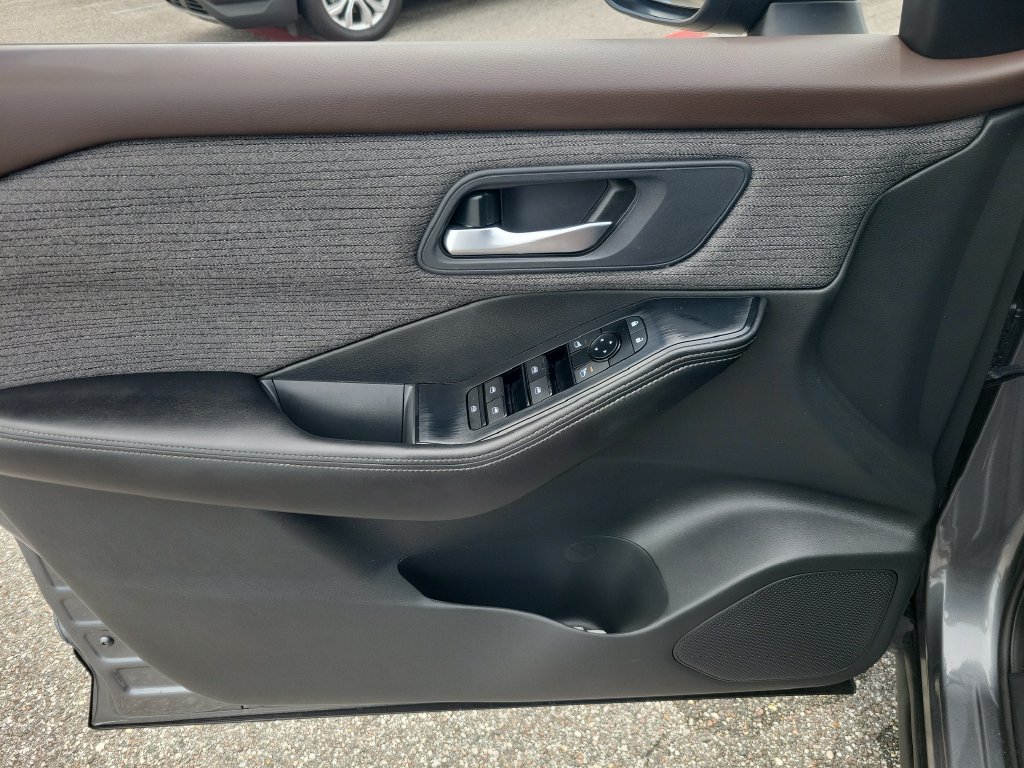 Certified 2023 Nissan Rogue SV FWD image 12