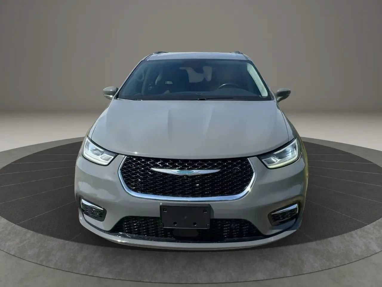 Used 2021 Chrysler Pacifica Touring-L FWD image 2