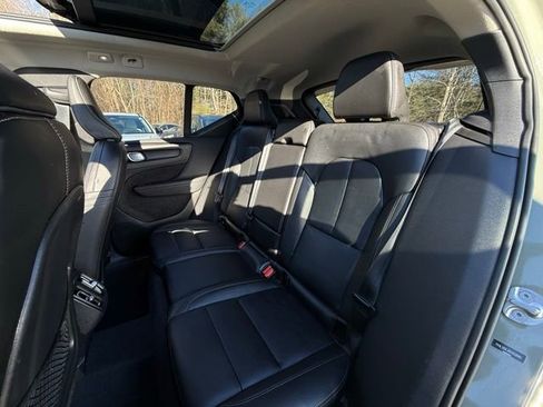 Certified 2024 Volvo XC40 B5 Plus w/ Protection Package Premier image 31