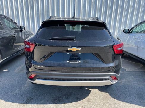 Used 2024 Chevrolet Trax LT w/ LT Convenience Package FWD image 2