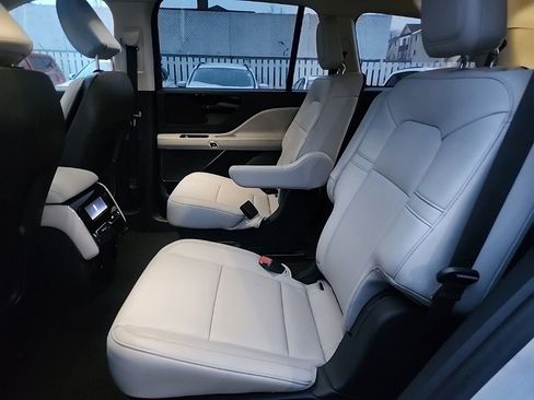 Used 2025 Lincoln Aviator AWD image 19