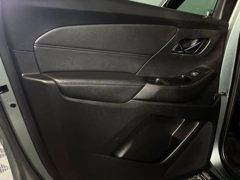 Used 2023 Chevrolet Traverse LT image 27