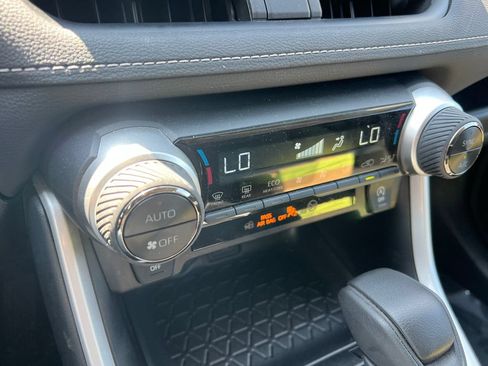 Used 2025 Toyota RAV4 XLE FWD image 30