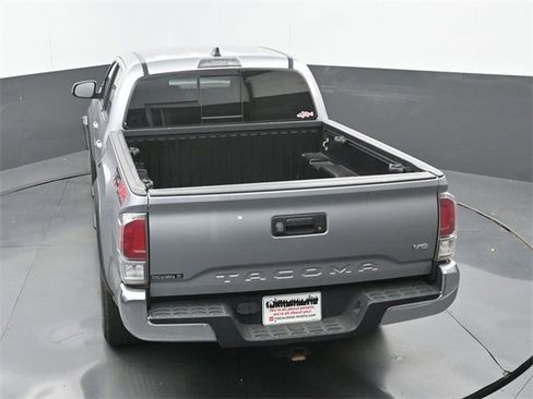 Used 2020 Toyota Tacoma TRD Off-Road image 15