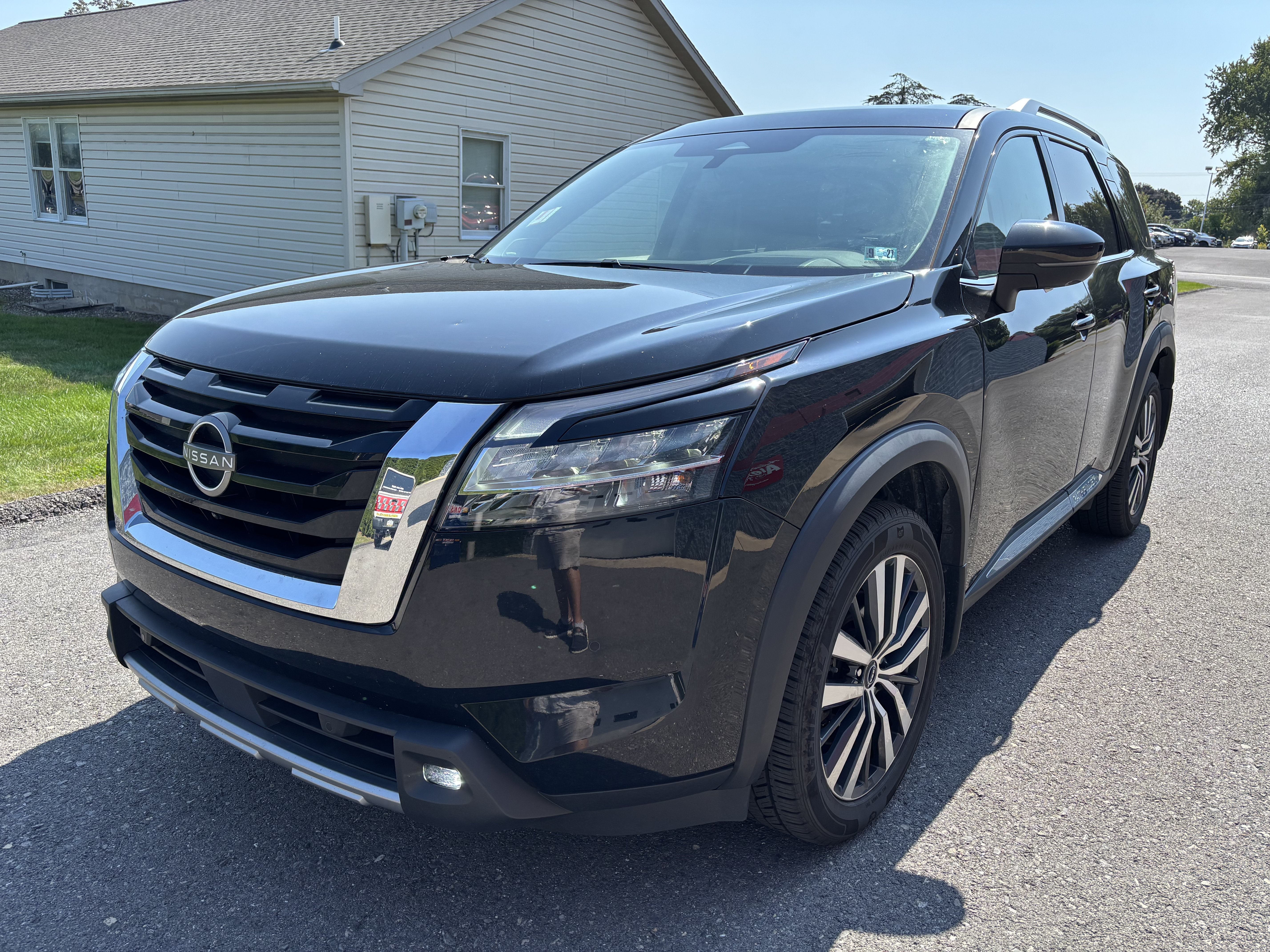 Used 2022 Nissan Pathfinder Platinum AWD/4WD image 7