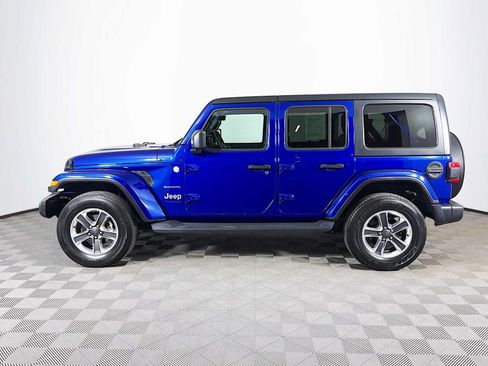 Used 2018 Jeep Wrangler Unlimited Sahara w/ Dual Top Group AWD/4WD image 8