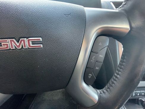 Used 2016 GMC Acadia SLE image 16