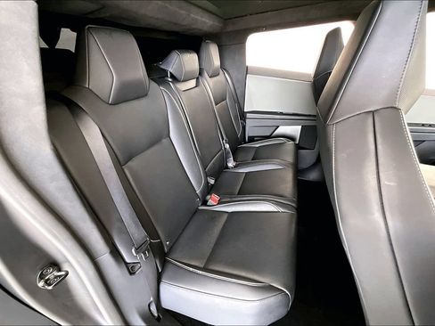 Used 2024 Tesla Cybertruck AWD Crew Cab image 31