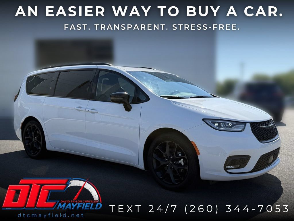 Used 2025 Chrysler Pacifica Limited FWD image 1