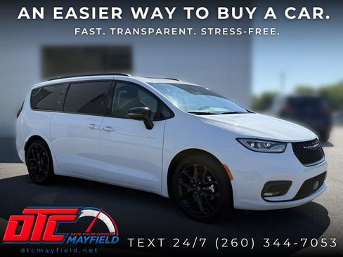Used 2025 Chrysler Pacifica Limited FWD image 1