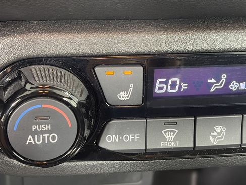 Used 2024 Nissan Kicks SR w/ SR Premium Package FWD image 21