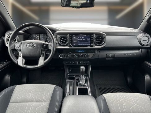 Used 2022 Toyota Tacoma TRD Sport w/ Technology Package AWD/4WD image 10