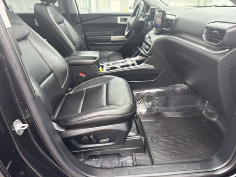 Used 2021 Ford Explorer XLT w/ Equipment Group 202A image 12