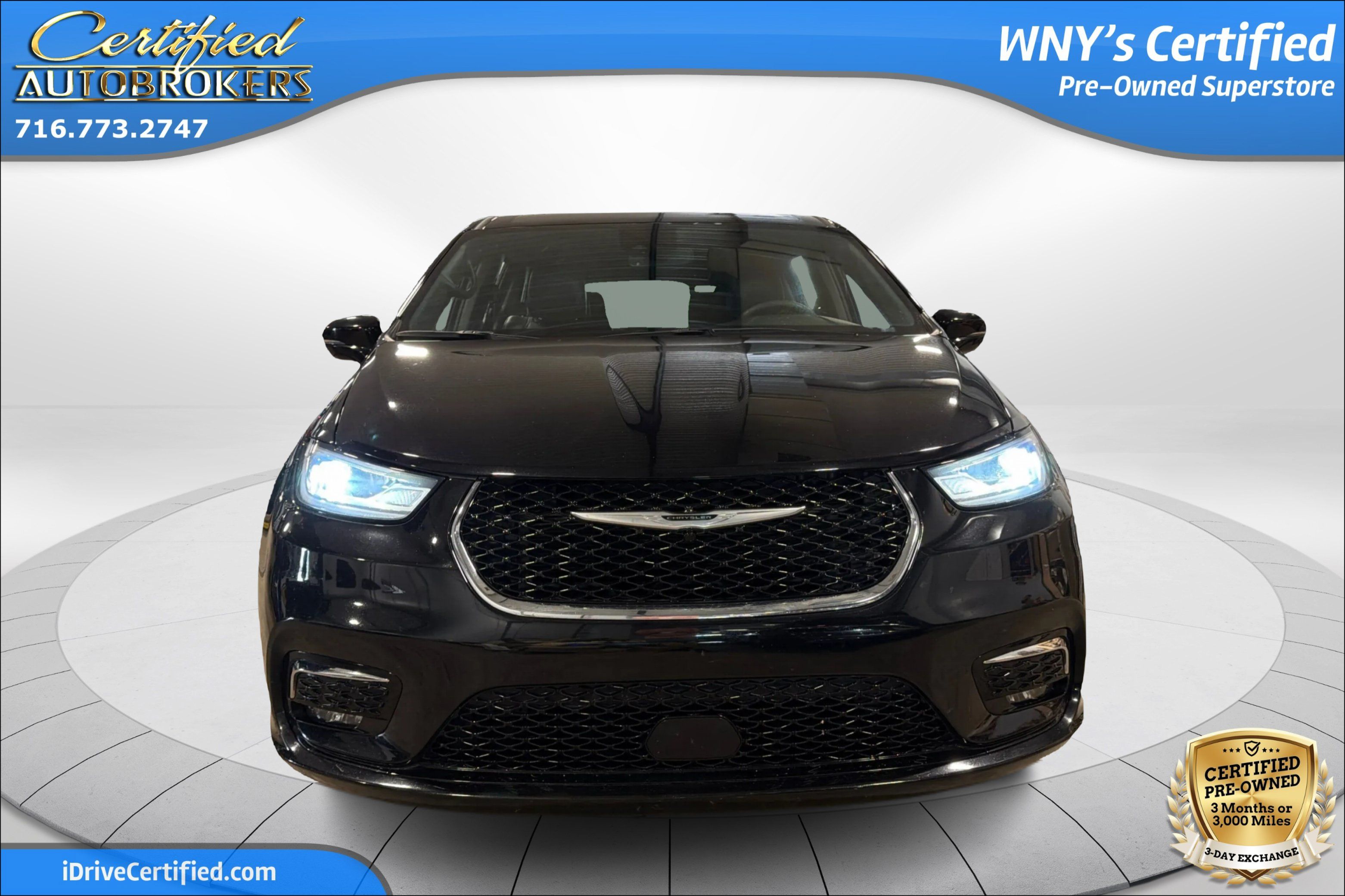 Used 2025 Chrysler Pacifica Select FWD image 2