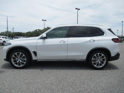 Used 2024 BMW X5 xDrive40i w/ Premium Package AWD/4WD image 4