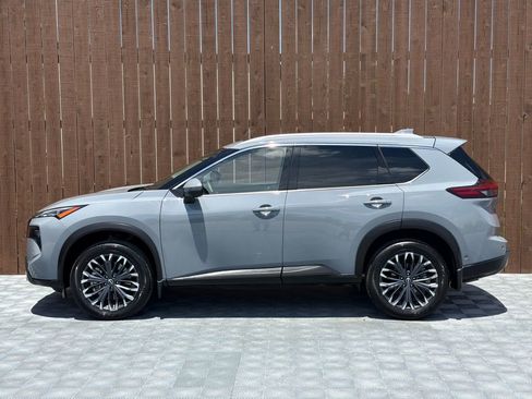 Used 2025 Nissan Rogue SL w/ Tech Package FWD image 15